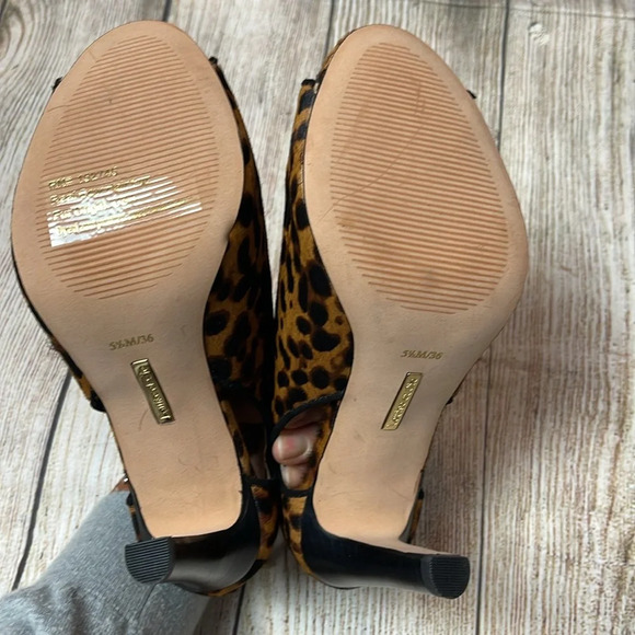 NEW Louise et Cie Illisa Leopard Peep Toe Bootie Heels Sz 5.5 - Picture 9 of 11